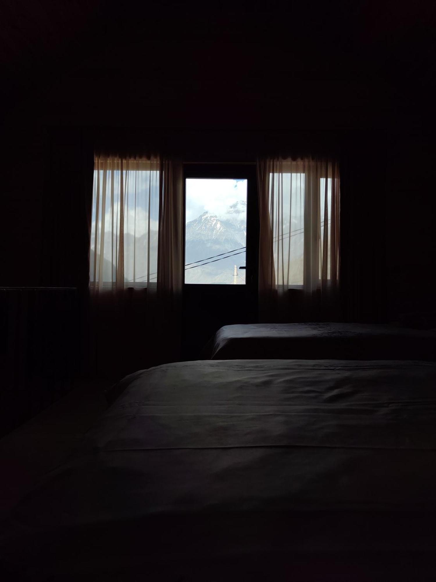 Nikolozi Hotel Stepantsminda Room photo